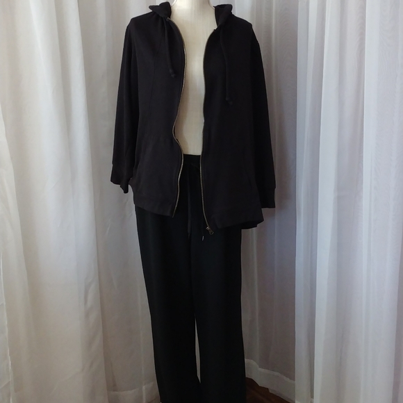 Bundled Curvy Plus Size Sweatsuit. XL - Picture 1 of 9